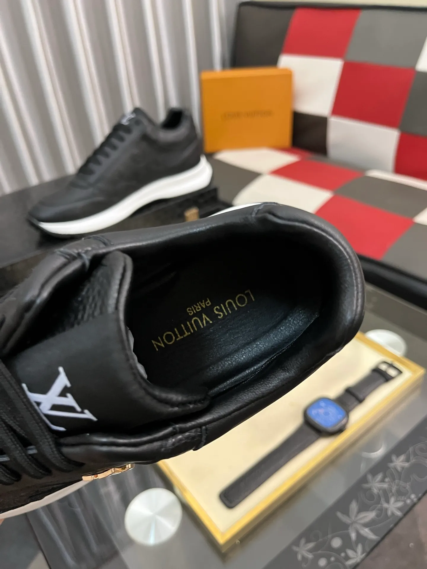 Men's shoes💰438⌚️⌚️《Louis vuitton/LV Louis Vuitton》original quality.~ Unique modern style sneakers. 🏃A must-have casual shoe for trendy men😍😍 Original brand imported from Italy, imported original leather, cowhide lining (refuses to discolor and grind feet) sole: original sole provided by the original factory, French lazy style design ⚠️Fit to the feet, original quality, super comfortable original sole. Code number: 38-443️⃣Colors available